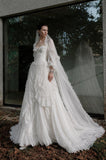 Load image into Gallery viewer, White Bridal Gown with Flowing Train, Elegant Wedding Dress for Formal Ceremony