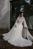 Load image into Gallery viewer, White Bridal Gown with Flowing Train, Elegant Wedding Dress for Formal Ceremony