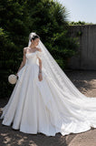 Load image into Gallery viewer, White Bridal Gown with Flowing Train, Elegant Wedding Dress for Formal Ceremony