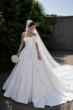 Load image into Gallery viewer, White Bridal Gown with Flowing Train, Elegant Wedding Dress for Formal Ceremony