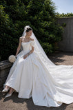 Load image into Gallery viewer, White Bridal Gown with Flowing Train, Elegant Wedding Dress for Formal Ceremony