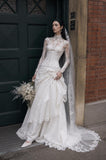 Load image into Gallery viewer, White Bridal Gown with Flowing Train, Elegant Wedding Dress for Formal Ceremony