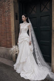 Load image into Gallery viewer, White Bridal Gown with Flowing Train, Elegant Wedding Dress for Formal Ceremony