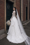 Load image into Gallery viewer, White Bridal Gown with Flowing Train, Elegant Wedding Dress for Formal Ceremony