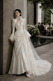 Load image into Gallery viewer, Ivory Bridal Gown with Flowing Train, Elegant Wedding Dress for Formal Ceremony