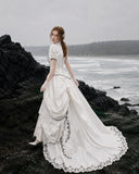 Load image into Gallery viewer, White Bridal Gown with Flowing Train, Elegant Wedding Dress for Formal Ceremony