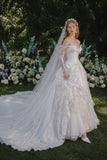 Load image into Gallery viewer, White Bridal Gown with Flowing Train, Elegant Wedding Dress for Formal Ceremony