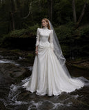 Load image into Gallery viewer, White Bridal Gown with Flowing Train, Elegant Wedding Dress for Formal Ceremony
