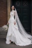 Load image into Gallery viewer, White Bridal Gown with Flowing Train, Elegant Wedding Dress for Formal Ceremony
