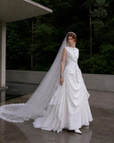 Load image into Gallery viewer, White Bridal Gown with Flowing Train, Elegant Wedding Dress for Formal Ceremony