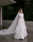 Load image into Gallery viewer, White Bridal Gown with Flowing Train, Elegant Wedding Dress for Formal Ceremony