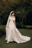Load image into Gallery viewer, Ivory Bridal Gown with Flowing Train, Elegant Wedding Dress for Formal Ceremony