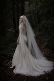 Load image into Gallery viewer, White Bridal Gown with Flowing Train, Elegant Wedding Dress for Formal Ceremony
