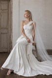 Load image into Gallery viewer, Ivory Formal Bridal Dress with Elegant Train, Romantic Wedding Gown