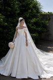 Load image into Gallery viewer, White Bridal Gown with Flowing Train, Elegant Wedding Dress for Formal Ceremony