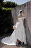 Load image into Gallery viewer, White Bridal Gown with Flowing Train, Elegant Wedding Dress for Formal Ceremony