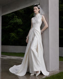 Load image into Gallery viewer, White Bridal Gown with Flowing Train, Elegant Wedding Dress for Formal Ceremony