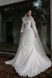 Load image into Gallery viewer, White Bridal Gown with Flowing Train, Elegant Wedding Dress for Formal Ceremony