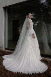 Load image into Gallery viewer, White Bridal Gown with Flowing Train, Elegant Wedding Dress for Formal Ceremony