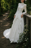 Load image into Gallery viewer, White Bridal Gown with Flowing Train, Elegant Wedding Dress for Formal Ceremony