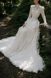 Load image into Gallery viewer, White Bridal Gown with Flowing Train, Elegant Wedding Dress for Formal Ceremony