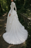 Load image into Gallery viewer, White Bridal Gown with Flowing Train, Elegant Wedding Dress for Formal Ceremony