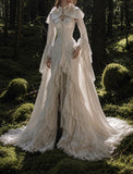 Load image into Gallery viewer, White Bridal Gown with Flowing Train, Elegant Wedding Dress for Formal Ceremony