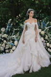 Load image into Gallery viewer, White Bridal Gown with Flowing Train, Elegant Wedding Dress for Formal Ceremony