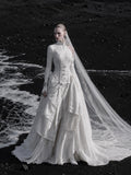 Load image into Gallery viewer, White Bridal Gown with Flowing Train, Elegant Wedding Dress for Formal Ceremony