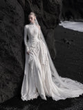 Load image into Gallery viewer, White Bridal Gown with Flowing Train, Elegant Wedding Dress for Formal Ceremony