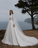 Load image into Gallery viewer, White Bridal Gown with Flowing Train, Elegant Wedding Dress for Formal Ceremony