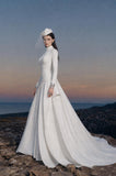 Load image into Gallery viewer, White Bridal Gown with Flowing Train, Elegant Wedding Dress for Formal Ceremony