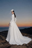 Load image into Gallery viewer, White Bridal Gown with Flowing Train, Elegant Wedding Dress for Formal Ceremony
