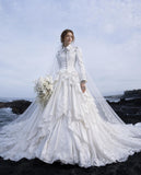 Load image into Gallery viewer, White Bridal Gown with Flowing Train, Elegant Wedding Dress for Formal Ceremony