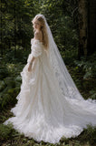 Load image into Gallery viewer, White Bridal Gown with Flowing Train, Elegant Wedding Dress for Formal Ceremony
