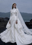 Load image into Gallery viewer, White Bridal Gown with Flowing Train, Elegant Wedding Dress for Formal Ceremony