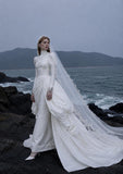 Load image into Gallery viewer, White Bridal Gown with Flowing Train, Elegant Wedding Dress for Formal Ceremony