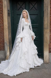 Load image into Gallery viewer, White Bridal Gown with Flowing Train, Elegant Wedding Dress for Formal Ceremony