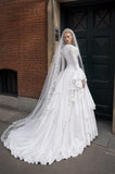 Load image into Gallery viewer, White Bridal Gown with Flowing Train, Elegant Wedding Dress for Formal Ceremony