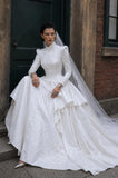 Load image into Gallery viewer, White Bridal Gown with Flowing Train, Elegant Wedding Dress for Formal Ceremony