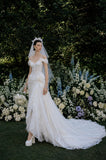 Load image into Gallery viewer, White Bridal Gown with Flowing Train, Elegant Wedding Dress for Formal Ceremony