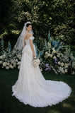 Load image into Gallery viewer, White Bridal Gown with Flowing Train, Elegant Wedding Dress for Formal Ceremony