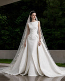Load image into Gallery viewer, White Bridal Gown with Flowing Train, Elegant Wedding Dress for Formal Ceremony