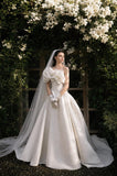 Load image into Gallery viewer, Ivory Elegant Bridal Gown with Ceremony Style, Wedding Dress for Wedding Reception