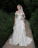 Load image into Gallery viewer, Ivory Statement Bridal Gown with Ceremony Style, Wedding Dress for Elegant Celebration