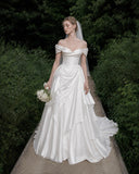 Load image into Gallery viewer, Ivory Statement Bridal Gown with Ceremony Style, Wedding Dress for Elegant Celebration