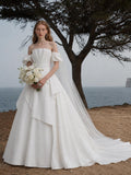 Load image into Gallery viewer, Ivory Elegant Bridal Gown with Flowing Train, Wedding Dress for Formal Ceremony