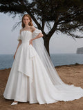 Load image into Gallery viewer, Ivory Elegant Bridal Gown with Flowing Train, Wedding Dress for Formal Ceremony