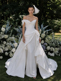 Load image into Gallery viewer, Ivory Romantic Bridal Gown with Full-Length Silhouette, Wedding Dress for Formal Ceremony