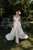 Load image into Gallery viewer, Ivory Romantic Bridal Gown with Full-Length Silhouette, Wedding Dress for Formal Ceremony